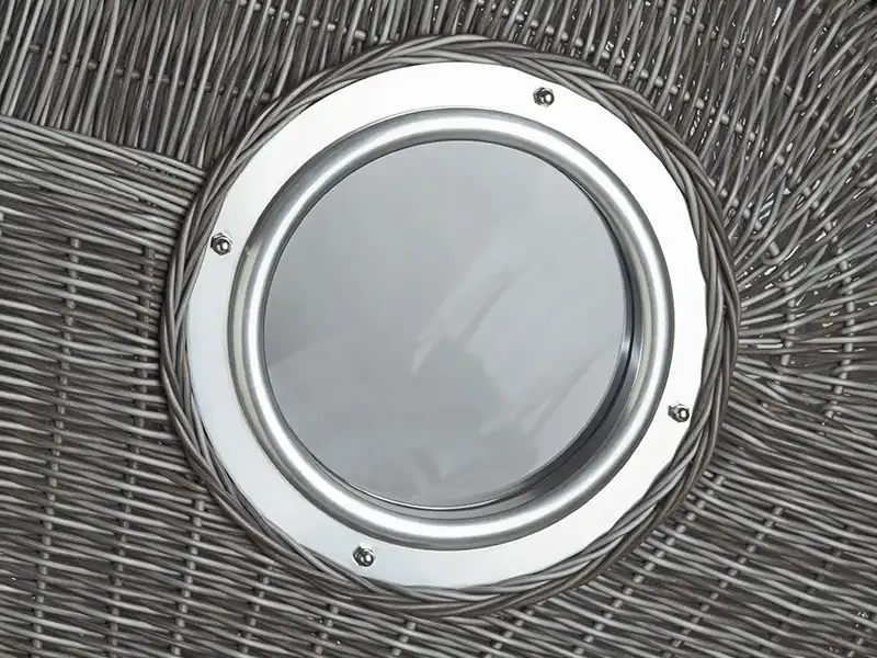 Strandkorb mit Bullaugen